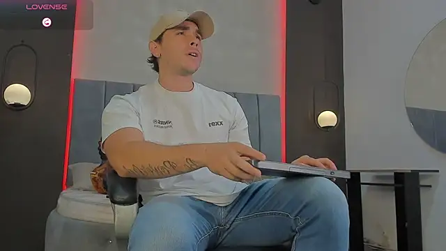 Snapshot of Liam_walk_ chatting on March 12, 8:04 pm Liam walk online show from March 12, 8:04 pm