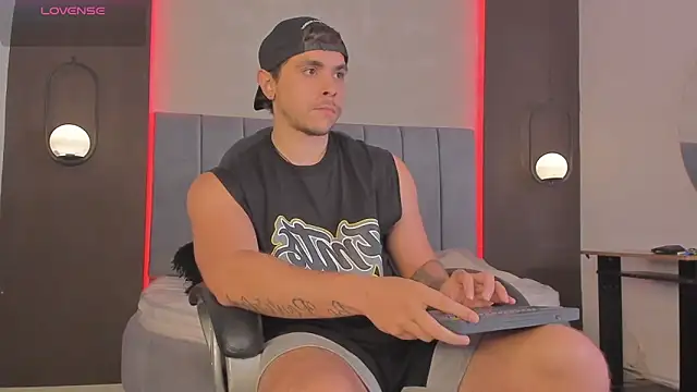 Snapshot of Liam_walk_ chatting on March 18, 9:07 pm Liam walk online show from March 18, 9:07 pm