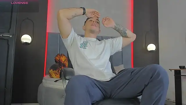 Snapshot of Liam_walk_ chatting on March 26, 12:33 pm Liam walk online show from March 26, 12:33 pm