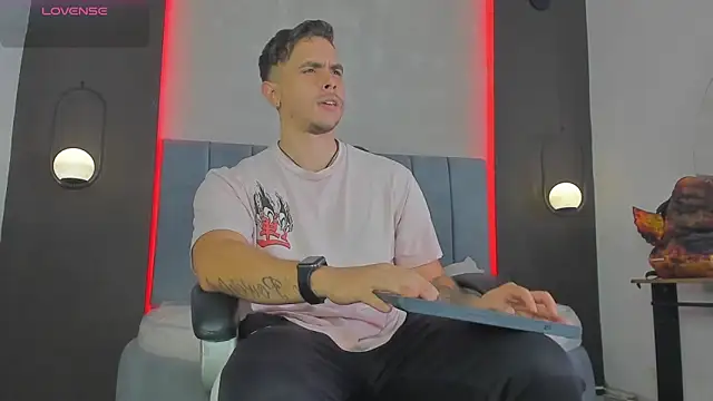 Snapshot of Liam_walk_ chatting on March 29, 10:10 pm Liam walk online show from March 29, 10:10 pm