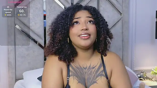 Snapshot of Cristal-Jonnes chatting on April 6, 3:04 am Cristal-Jonnes online show from April 6, 3:04 am