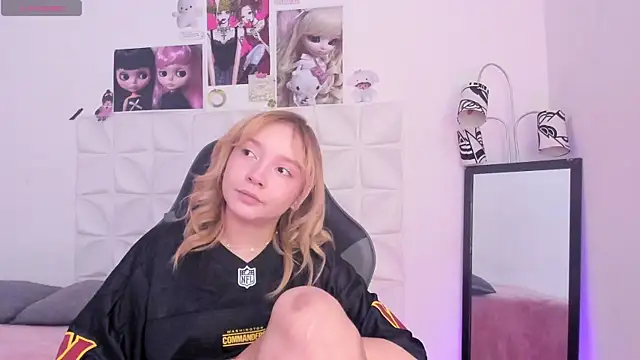 JuliethMoss online show from November 14, 8:18 pm