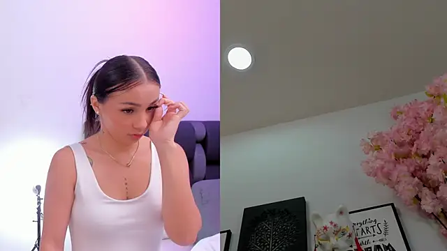 Snapshot of maily_zanss chatting on April 16, 7:36 pm maily zanss online show from April 16, 7:36 pm