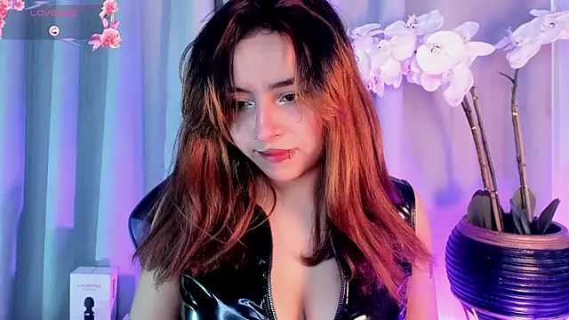 Snapshot of artemish__ chatting on April 17, 12:19 pm artemish online show from April 17, 12:19 pm