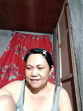Snapshot of Everleigh_mom chatting on September 11, 10:59 am Everleigh mom online show from September 11, 10:59 am
