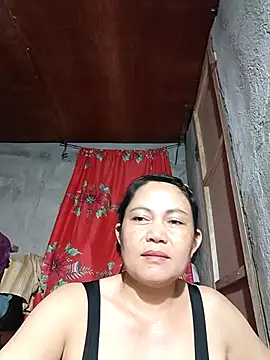 Snapshot of Everleigh_mom chatting on September 16, 10:49 am Everleigh mom online show from September 16, 10:49 am