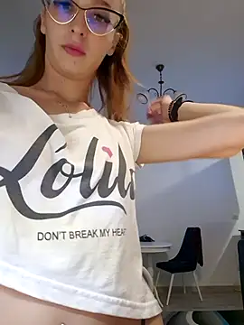 Snapshot of MoonedByEva chatting on October 5, 7:45 pm MoonedByEva online show from October 5, 7:45 pm