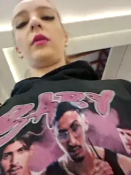 Snapshot of MoonedByEva chatting on October 17, 4:09 pm MoonedByEva online show from October 17, 4:09 pm