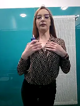 Snapshot of MoonedByEva chatting on October 20, 12:27 pm MoonedByEva online show from October 20, 12:27 pm