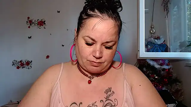 Snapshot of andreea2011 chatting on October 25, 9:39 am andreea2011 online show from October 25, 9:39 am