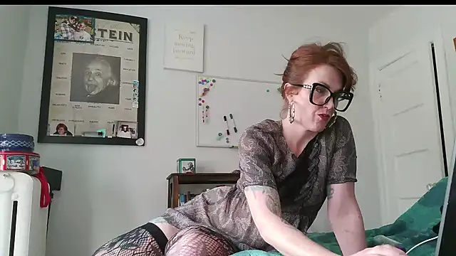 Snapshot of MamaFoxxx911 chatting on November 21, 5:00 pm MamaFoxxx911 online show from November 21, 5:00 pm