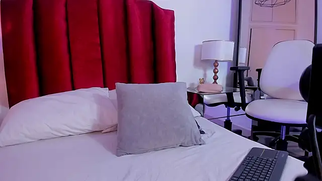 Snapshot of sophiacuttee chatting on September 26, 12:09 pm sophiacuttee online show from September 26, 12:09 pm