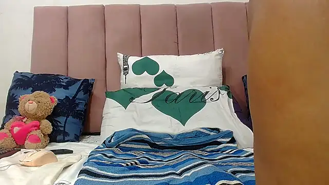 RoundaAssx22 online show from January 6, 7:28 pm