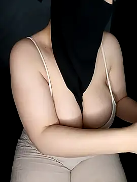 Lamia Queen  online show from February 12, 2:56 pm