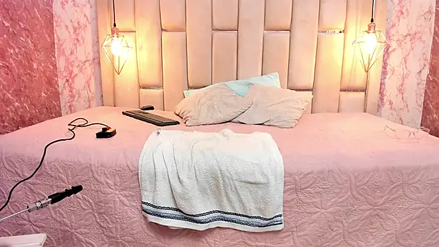 Snapshot of ALYANNA_HOT_ chatting on September 23, 12:08 pm ALYANNA HOT  online show from September 23, 12:08 pm