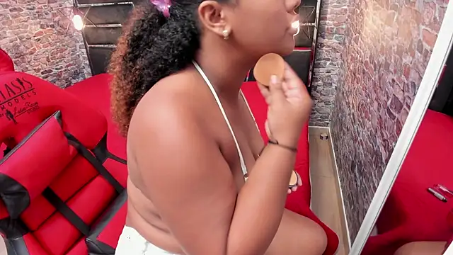 Snapshot of ALYANNA_HOT_ chatting on October 10, 11:31 am ALYANNA HOT  online show from October 10, 11:31 am