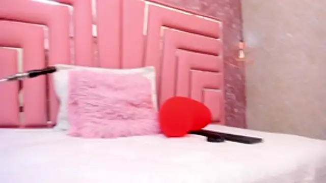 Snapshot of ALYANNA_HOT_ chatting on February 17, 11:40 am ALYANNA HOT online show from February 17, 11:40 am