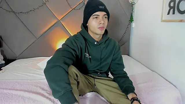 andrew colleman online show from December 17, 5:46 am