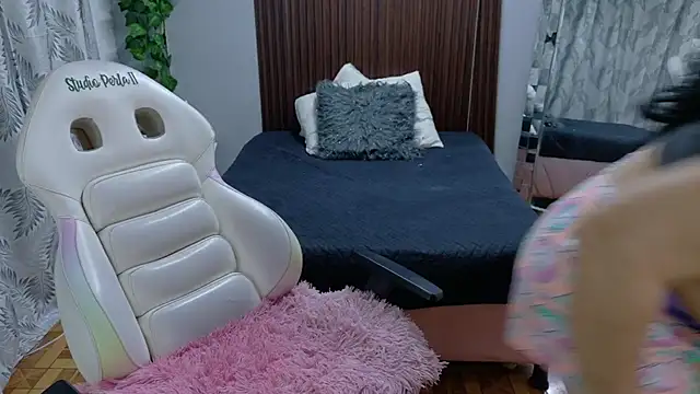 kataleya 29 online show from February 10, 1:15 pm