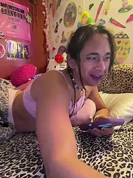 Snapshot of TranSexualJade95 chatting on April 15, 6:48 pm TranSexualJade95 online show from April 15, 6:48 pm