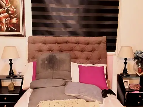 UrnextDoorTS online show from December 15, 1:21 am