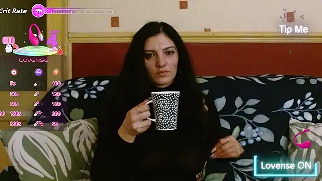 Snapshot of Goldgirl89 chatting on October 12, 10:20 pm Goldgirl89 online show from October 12, 10:20 pm