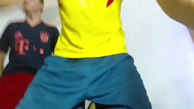 Snapshot of skinny23cm chatting on April 2, 1:31 pm skinny23cm online show from April 2, 1:31 pm