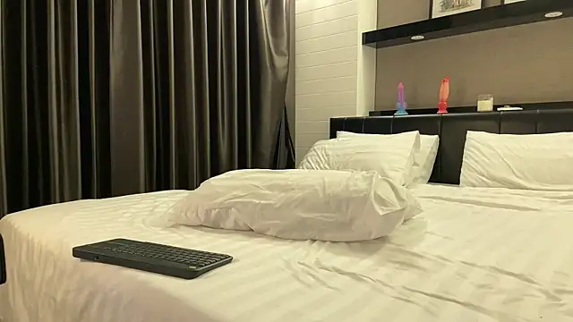 KellyTwink online show from July 28, 4:39 pm