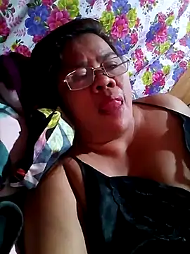 Snapshot of Huge_mama69 chatting on September 21, 7:59 pm Huge mama69 online show from September 21, 7:59 pm