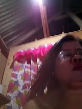 Snapshot of Huge_mama69 chatting on October 19, 1:45 pm Huge mama69 online show from October 19, 1:45 pm