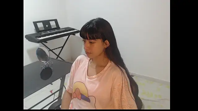 Snapshot of meganmiauu chatting on April 8, 4:23 am meganmiauu online show from April 8, 4:23 am