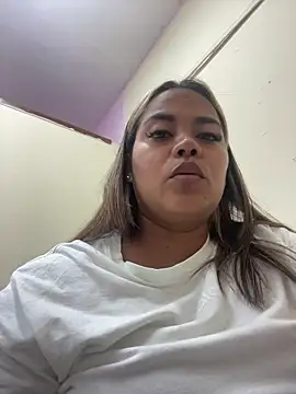 EmilyDuran  online show from June 10, 2:27 pm