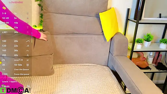 Roxy Sunnny online show from November 20, 9:20 am