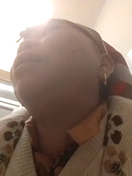 Snapshot of VangLe73 chatting on December 21, 12:56 pm VangLe73 online show from December 21, 12:56 pm