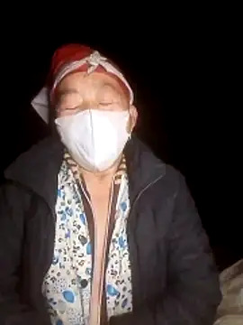 Snapshot of VangLe73 chatting on February 3, 10:48 pm VangLe73 online show from February 3, 10:48 pm