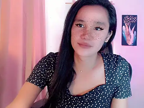 Snapshot of Amayahugecock1 chatting on December 16, 6:18 am Amayahugecock1 online show from December 16, 6:18 am