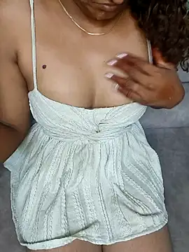 Snapshot of Tamilpallavi chatting on May 4, 12:28 am Tamilpallavi online show from May 4, 12:28 am