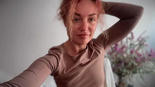 Snapshot of Reddgiirl chatting on October 10, 9:08 am Reddgiirl online show from October 10, 9:08 am