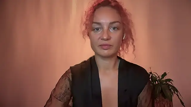 Snapshot of Reddgiirl chatting on October 25, 5:26 am Reddgiirl online show from October 25, 5:26 am