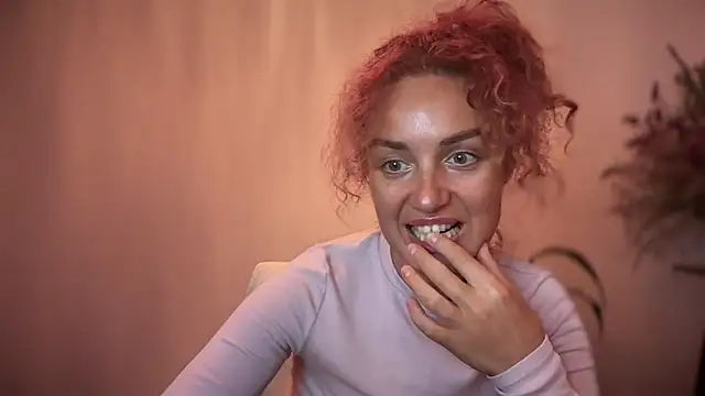 Snapshot of Reddgiirl chatting on October 28, 8:22 pm Reddgiirl online show from October 28, 8:22 pm