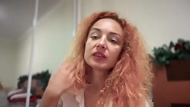 Snapshot of Reddgiirl chatting on November 28, 10:40 am Reddgiirl online show from November 28, 10:40 am