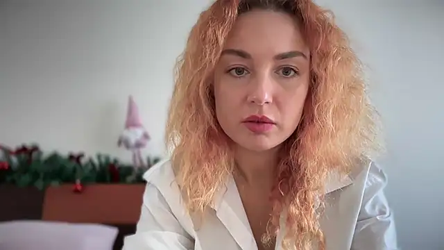 Reddgiirl online show from December 17, 9:59 am