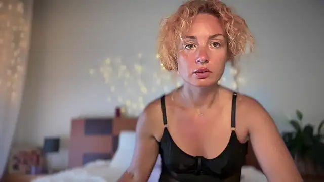 Reddgiirl online show from July 21, 6:32 pm