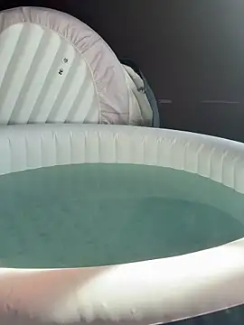 JustYourNormalCouple online show from October 24, 10:33 am