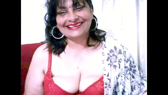 Snapshot of Indiansweetness77 chatting on March 14, 7:14 am Indiansweetness77 online show from March 14, 7:14 am