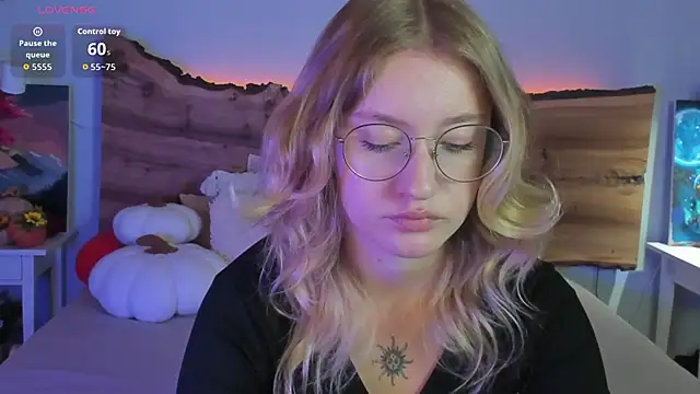 Nerissa xo online show from October 3, 8:06 pm