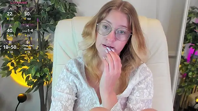 Nerissa xo online show from October 4, 9:02 pm