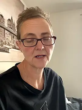 Curvy-Jinx online show from October 9, 7:28 am