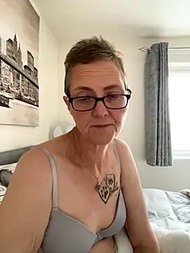 Curvy-Jinx online show from October 15, 7:52 am