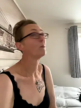 Curvy-Jinx online show from October 22, 7:52 am